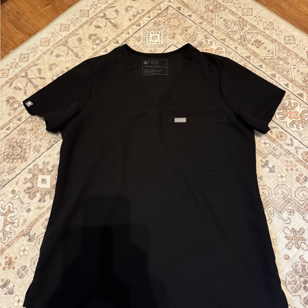 FIGS women’s Black V-Neck scrub Pocket Shirt